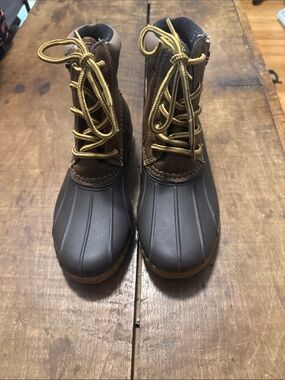 Nautica Brown Kids Duck Boots with Yellow Laces size 4